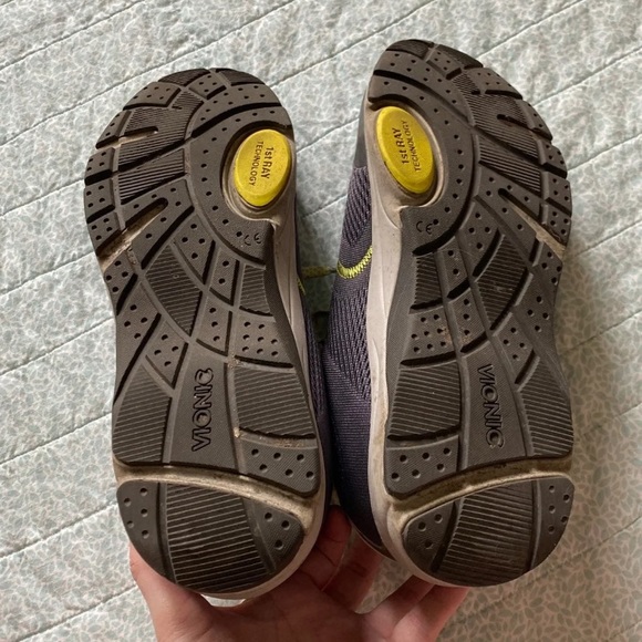 Vionic grey and green running shoes - Picture 7 of 8